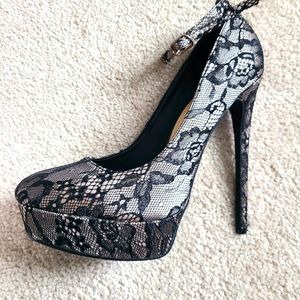 Shoedazzle lace ankle strap heel 9.5